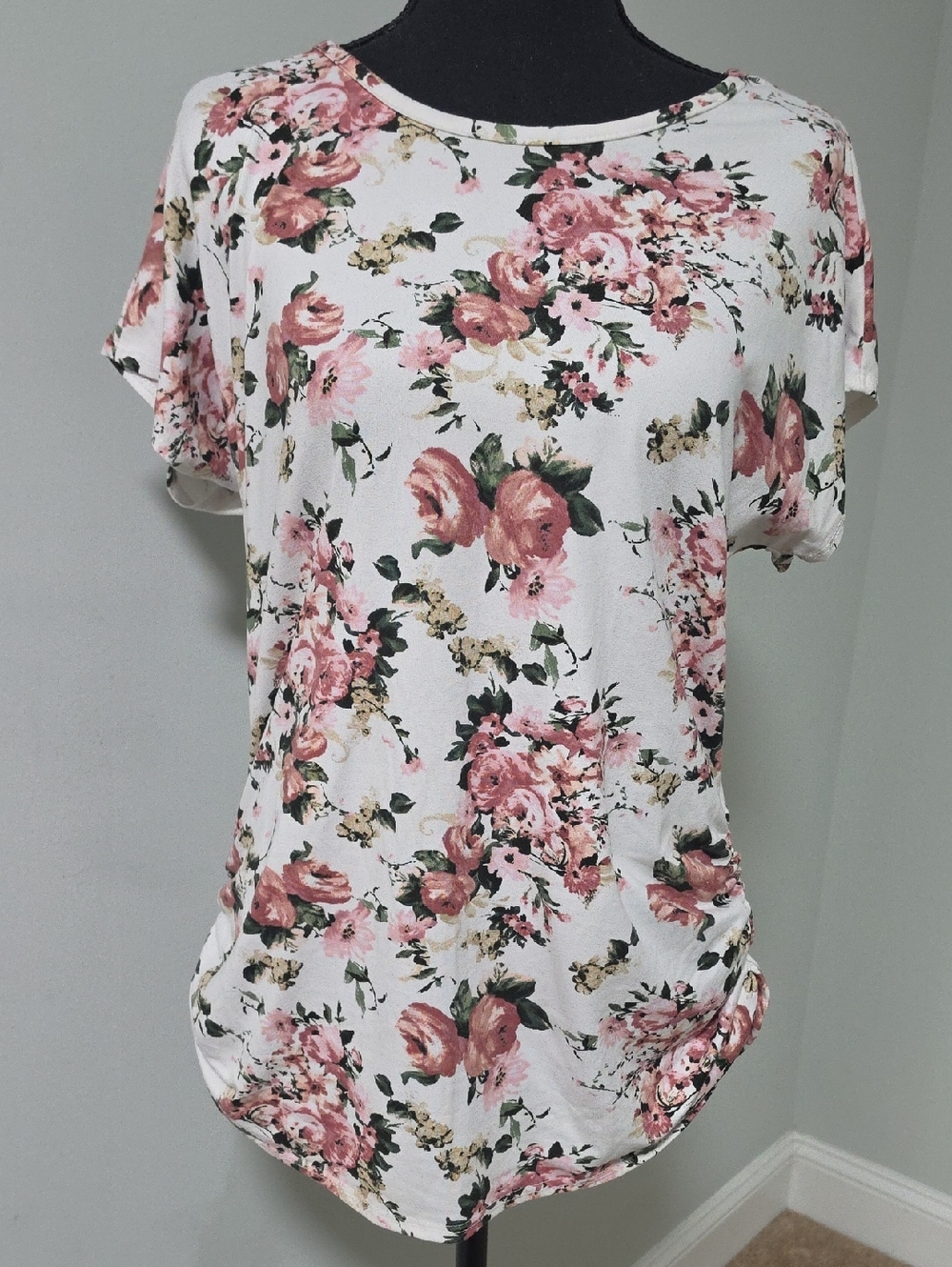 Maternity Women’s Floral Short Sleeve Tee in White and Pink
